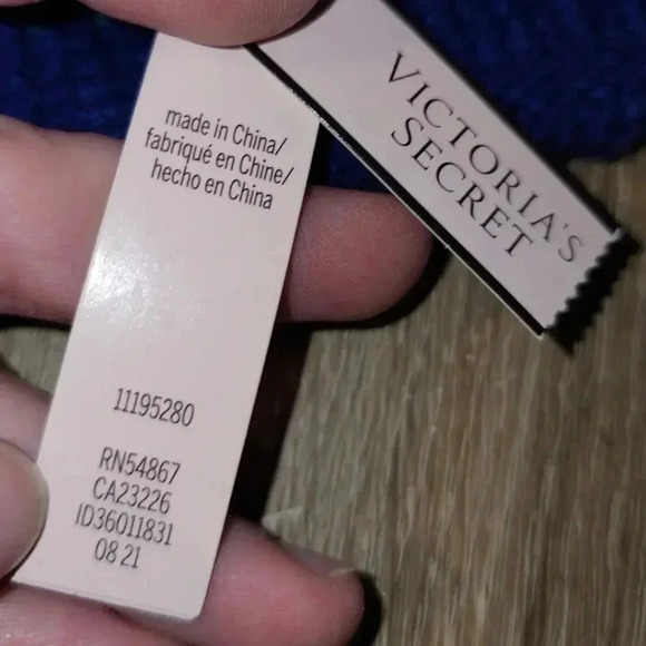 NWT Victoria's Secret Colorblock Logo Beanie Hat NOS New Old Stock One Size OS - Picture 5 of 7